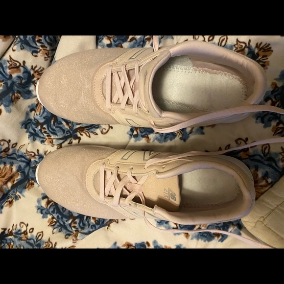 2 pairs Gently used New Balance Athletic shoes - Picture 6 of 7